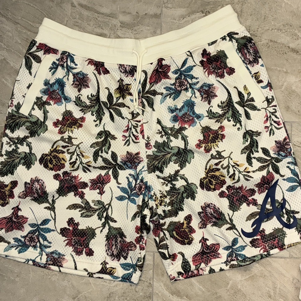 New Era Atlanta Braves Floral Basketball Short